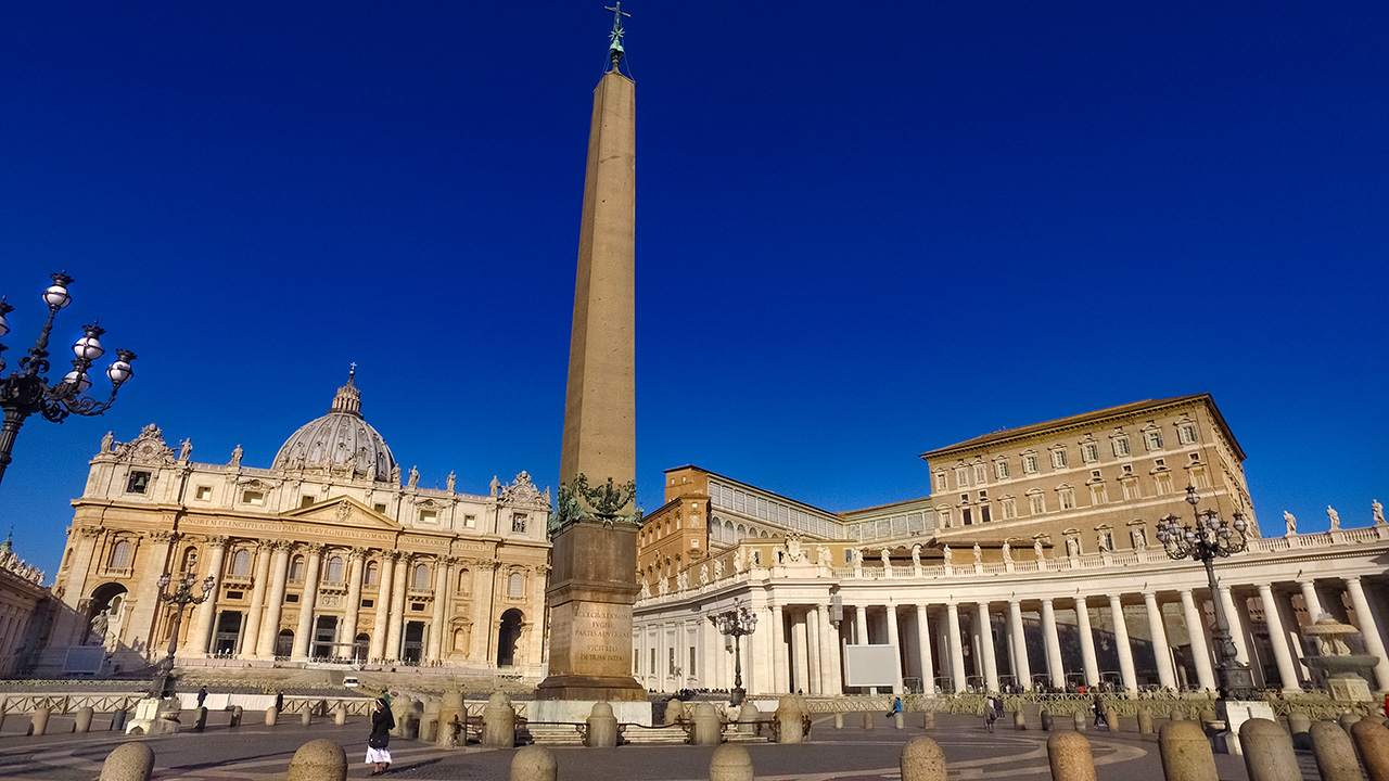  Saint Peter's Square Piazza San Pietro must see squares in Rome in limo tours from Civitavecchia shore excursions